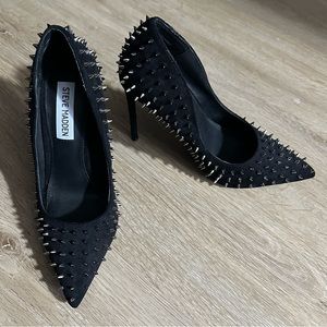 Steve Madden Vala stud black pumps